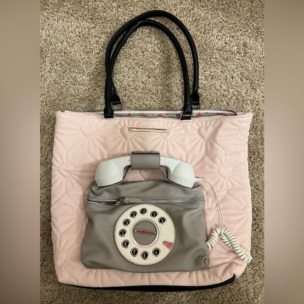BETSEY JOHNSON ~ PINK QUILTED HEARTS "TELEPHONE" HANDBAG ~ GRAY TELEPHONE POCKET